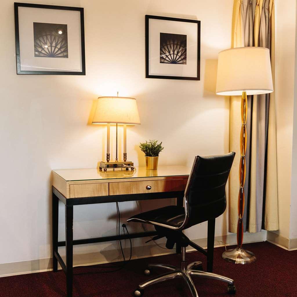 Stamford Suites (Adults Only) Room photo