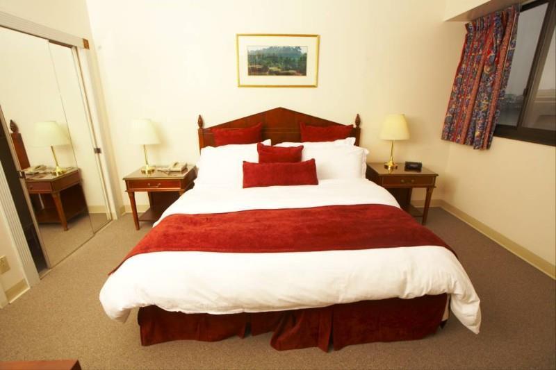 Stamford Suites (Adults Only) Room photo